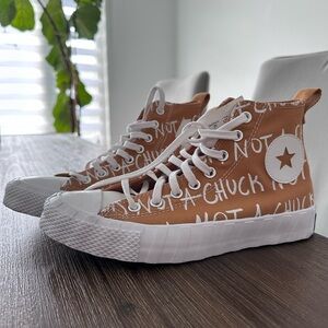 Classic Converse Chuck Taylor sneakers 
Honey/Mustard and White High-Top
Unisex